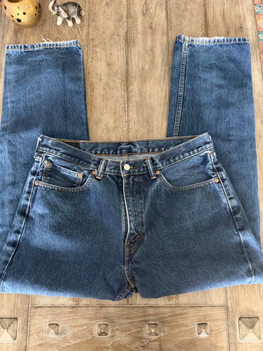 Levi's Classic 505 Medium Wash Jeans - Picture 3 of 11